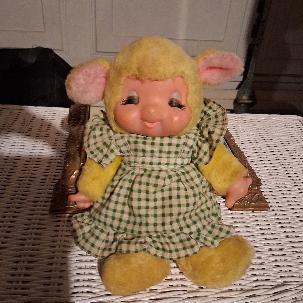 Vintage Japanese Sekiguchi Munchichi Doll